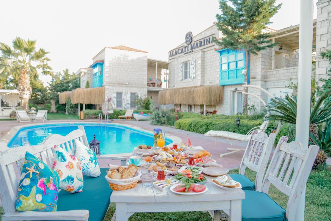 Alacati Marina Palace Екстериор снимка
