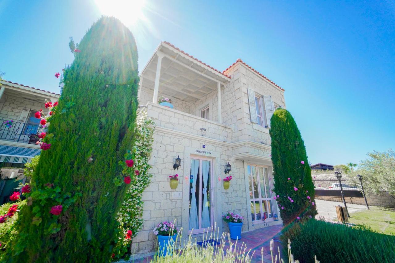 Alacati Marina Palace Екстериор снимка