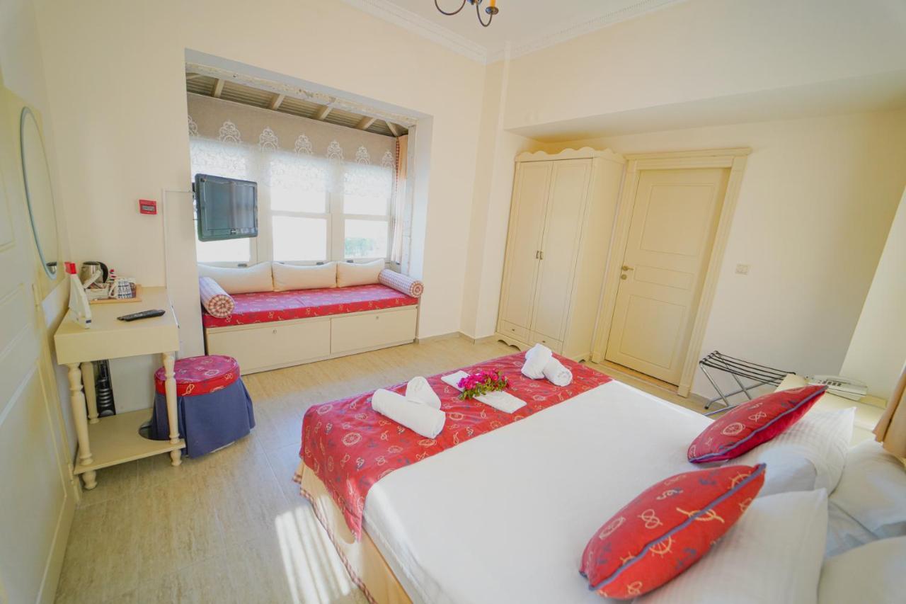 Alacati Marina Palace Екстериор снимка