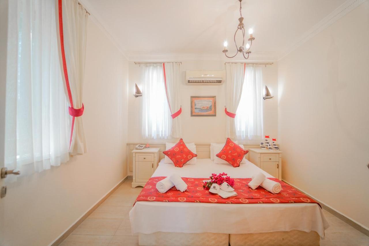 Alacati Marina Palace Екстериор снимка