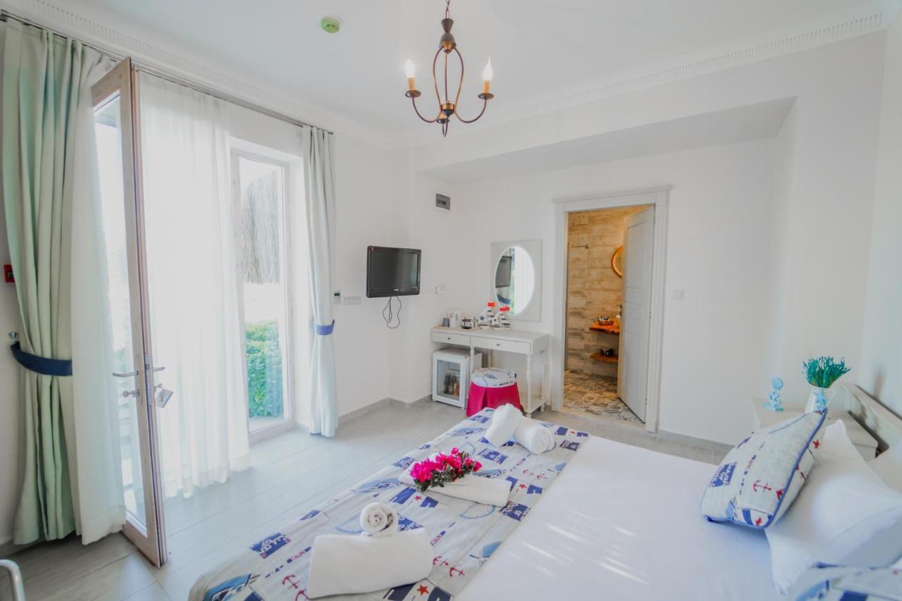 Alacati Marina Palace Екстериор снимка